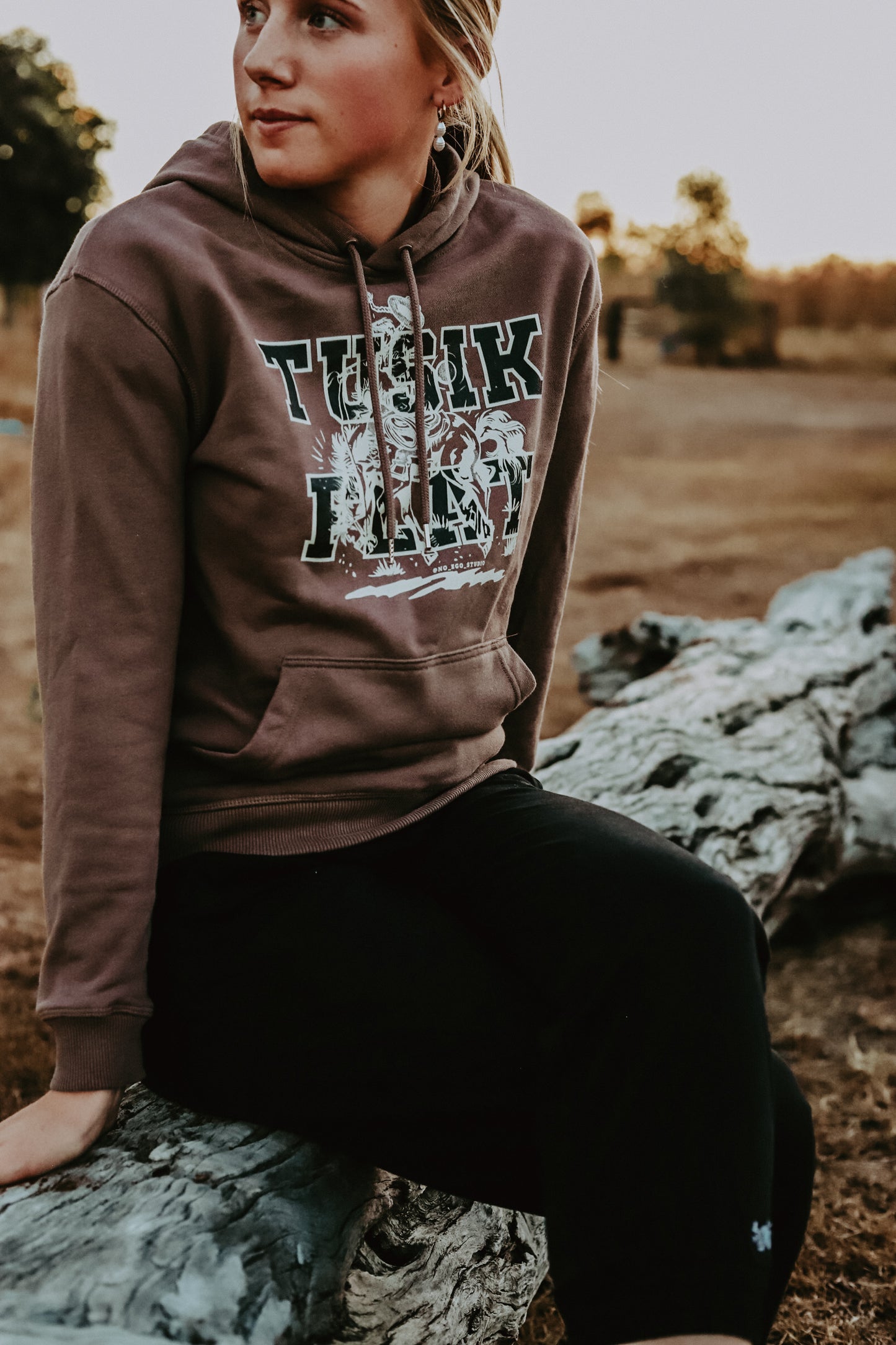 Get Broncy Hoodie - Chocolate