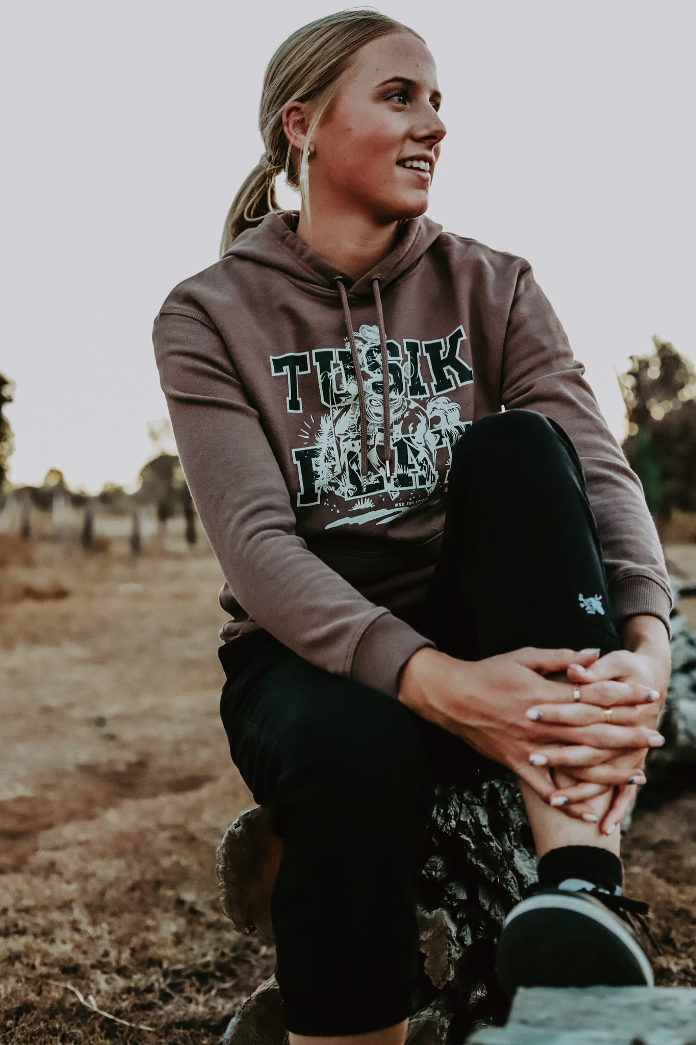 Get Broncy Hoodie - Chocolate
